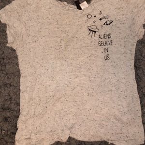 “aliens believe in us” dotted tshirt